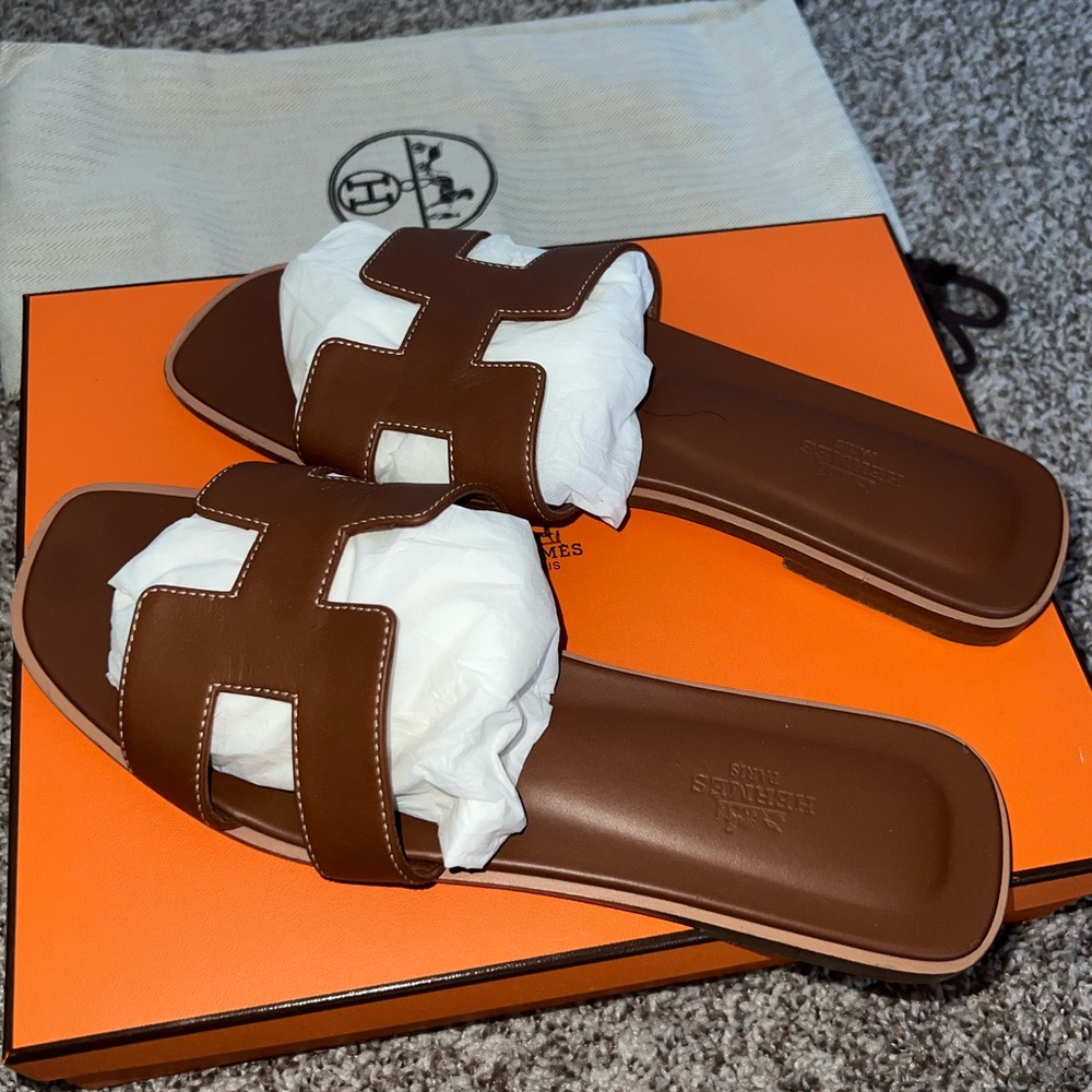 100% Authentic Hermes Oran sandals. Size 40.5